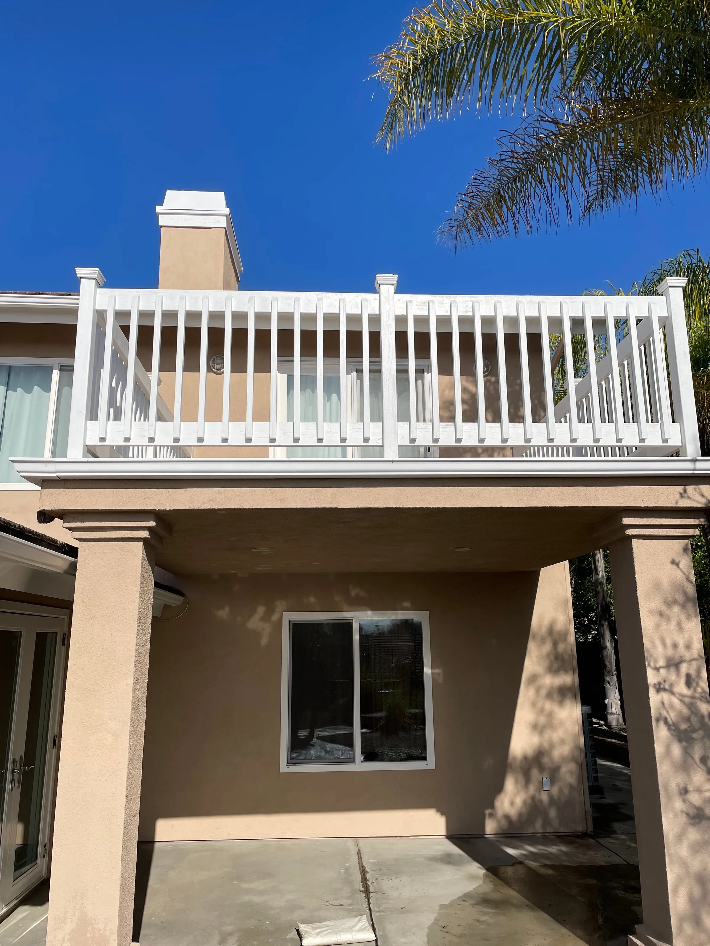 米色二层阳台底部修复