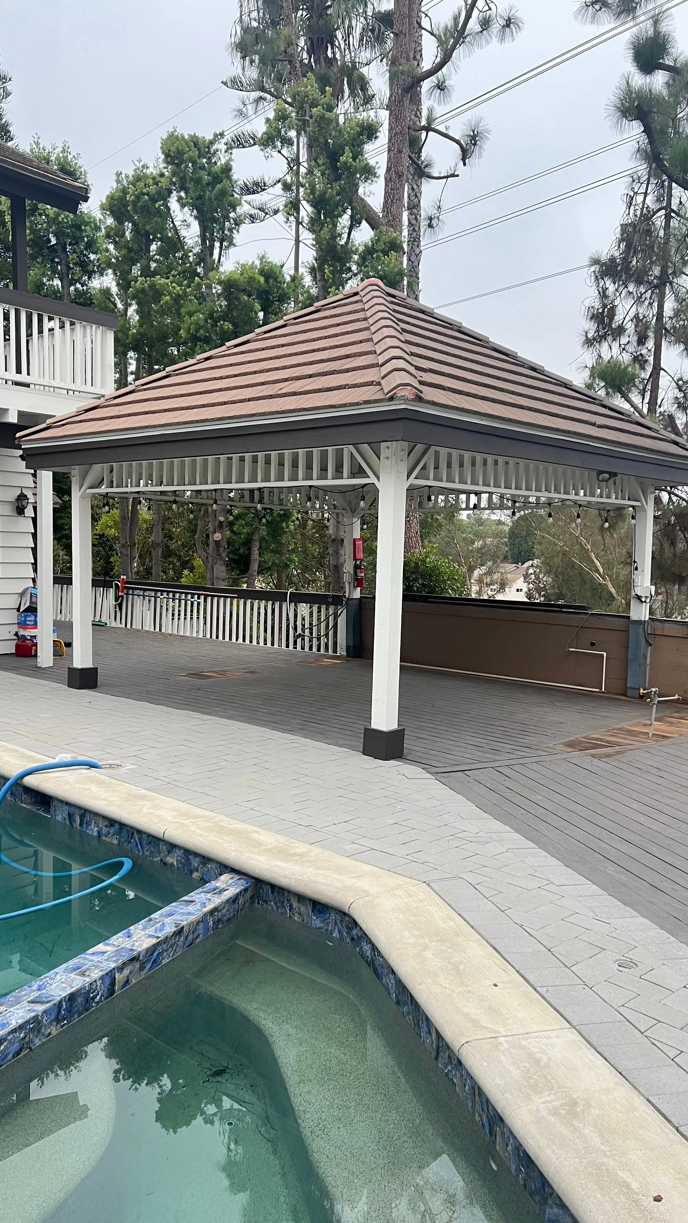 完工 — 校正后垂直立柱